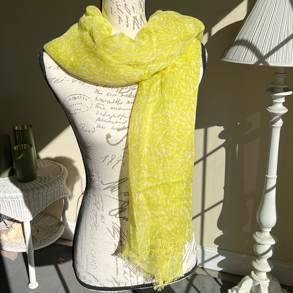 Ann Taylor Loft Scarf Wrap.  Yellow And White Subtle Animal Print. Lightweight.